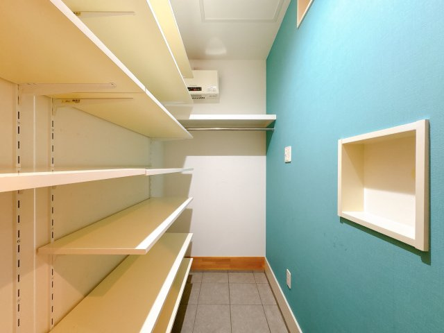 【中古住宅】川口市東貝塚の収納|たくさんのものが収納できる土間収納！