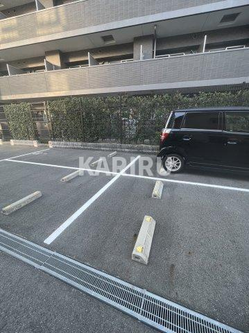 レジュールアッシュ京橋の駐車場