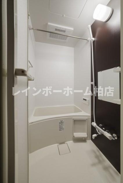 特典：仲介手数料が半額です!!の浴室