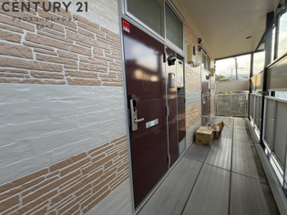 レオパレスセリバテール仁川のエントランス