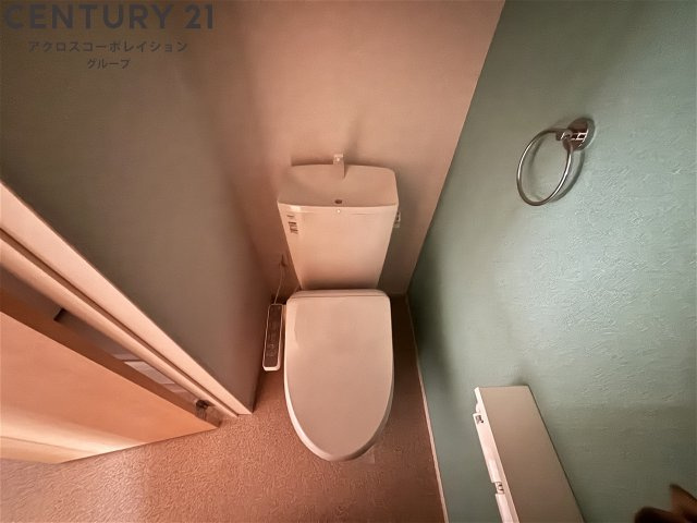 温水洗浄便座付きのトイレです♪