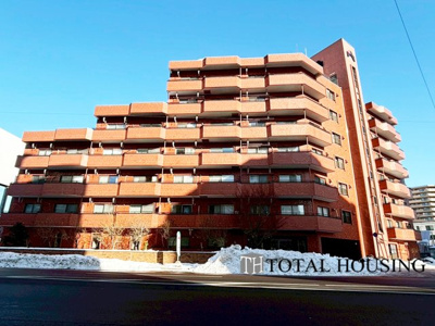 【外観】 | シャンボール円山北町 | 堂々とした佇まいからの余裕を感じさせる調和のとれたフォルムの外観♪毎日の通勤・通学からの帰宅を温かく迎えてくれます。