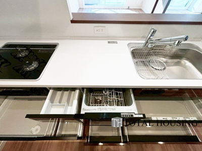 【エントランス】 | シャンボール円山北町 | 落ち着いた雰囲気のエントランスは住む人に心地よいひとときを提供します。集合ポストが設けられています。