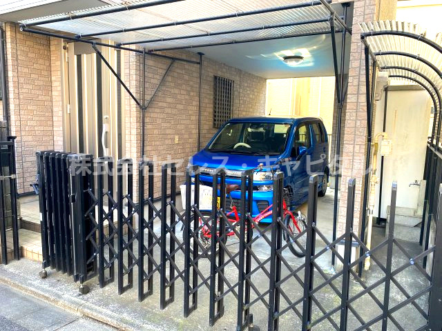 北区豊島3丁目売戸建の駐車場|ビルトンカーポート。