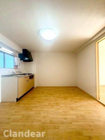 多幸ビルの居間・リビング|ドキドキの新生活も、安心してスタート。ぴったりの住まいを見つけませんか？クランディアが一緒に住まい選びをサポートします‼　まずは、お気軽にお問合せください　＃クランディア