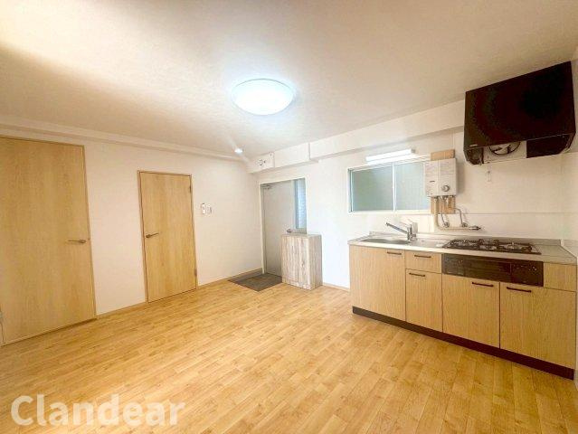 多幸ビルの居間・リビング|ドキドキの新生活も、安心してスタート。ぴったりの住まいを見つけませんか？クランディアが一緒に住まい選びをサポートします‼　まずは、お気軽にお問合せください　＃クランディア