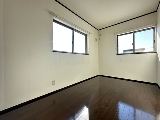 神戸市西区白水2丁目戸建の洋室