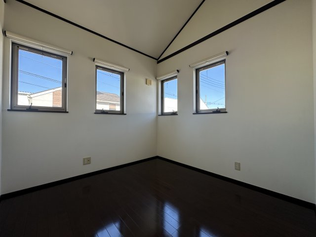 神戸市西区白水2丁目戸建の洋室