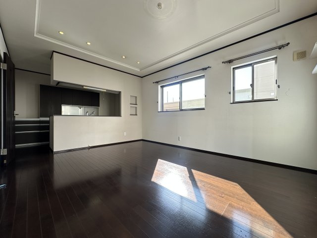 神戸市西区白水2丁目戸建の居間・リビング