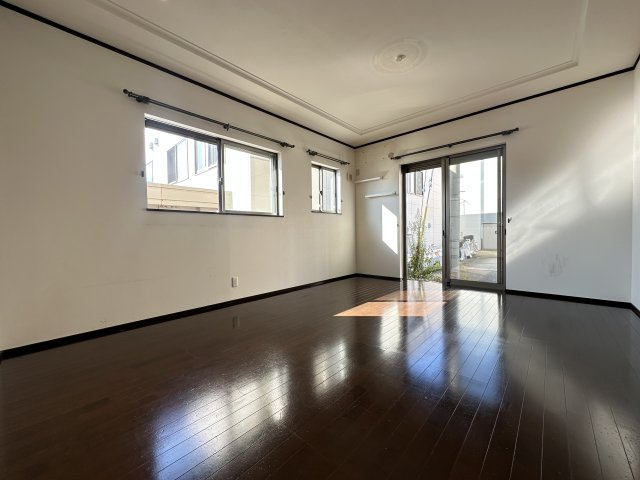 神戸市西区白水2丁目戸建の居間・リビング