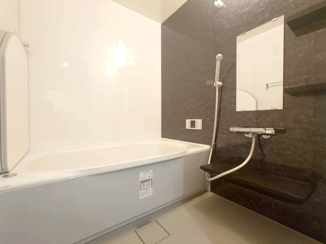 ◆２０２５年１１月リフォーム完了◆南面バルコニーにつき陽当たり・通風良好◆サンシティ桂坂３番館の浴室|洋室