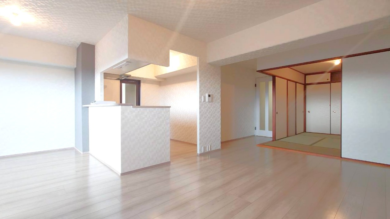 ◆２０２５年１１月リフォーム完了◆南面バルコニーにつき陽当たり・通風良好◆サンシティ桂坂３番館の居間・リビング|リビング