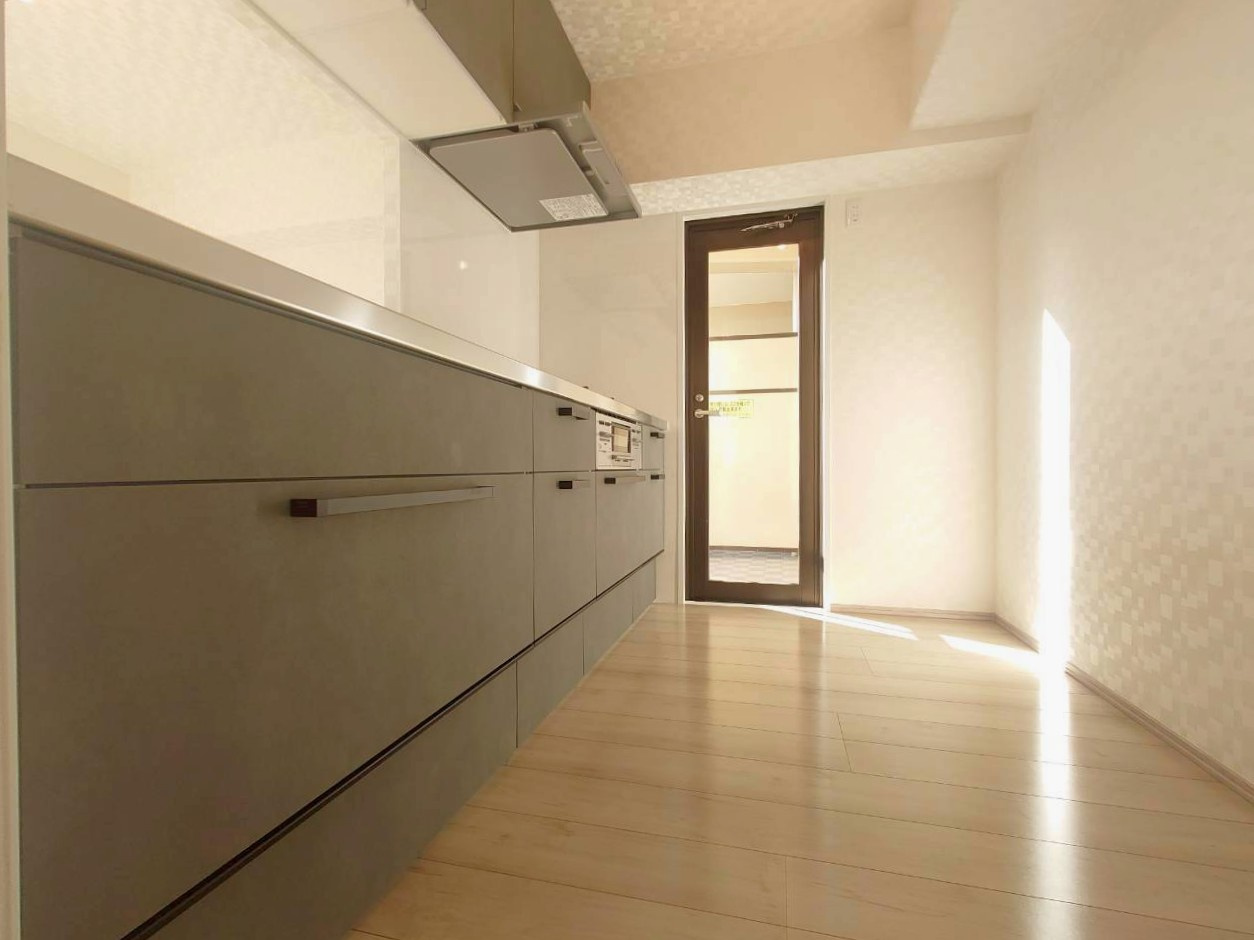 ◆２０２５年１１月リフォーム完了◆南面バルコニーにつき陽当たり・通風良好◆サンシティ桂坂３番館のキッチン|キッチン