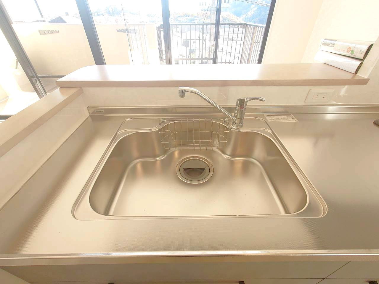 ◆２０２５年１１月リフォーム完了◆南面バルコニーにつき陽当たり・通風良好◆サンシティ桂坂３番館のキッチン|シンク