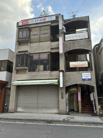 美合駅売店ビルの外観