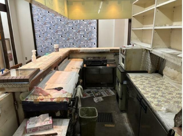 美合駅売店ビルの内装