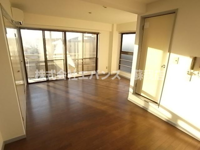 【居間・リビング】 | 峰正ハイツ | 使いやすいリビングです