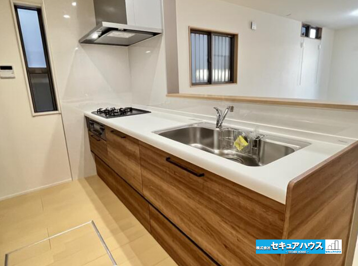 刈谷市築地町５丁目　中古住宅のキッチン|【対面式キッチン】
◆料理をしながらLDKの様子を見ることができます。