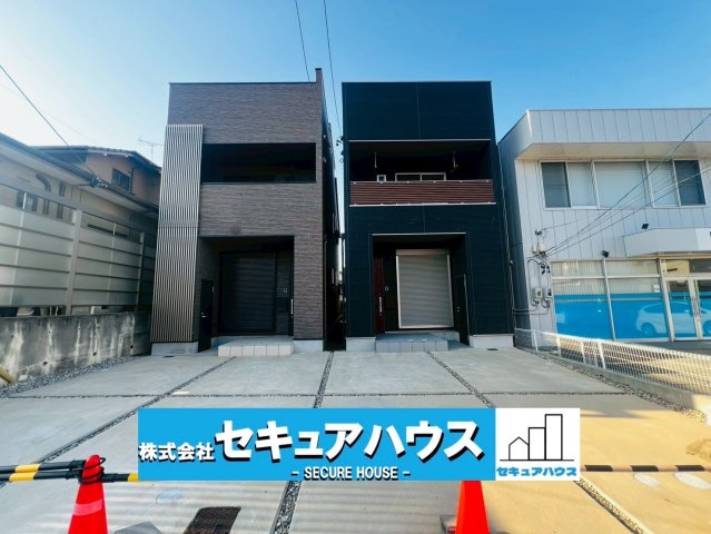 刈谷市築地町５丁目　中古住宅の外観|■現地外観写真
駐車並列2台可能！オプション工事でカーポート設置などいかがでしょうか。その他にも、フェンスなどの「オプション工事」もご提案いたします♪