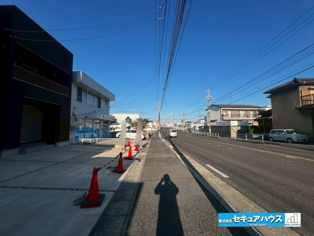 刈谷市築地町５丁目　中古住宅の前面道路含む現地写真|事前予約にて現地ご見学いただけます！お気軽にお問い合わせください♪
■株式会社　セキュアハウス■
住宅ローンに強く、知識、経験豊富なスタッフ在籍
お客様に寄り添い、ご成約後もサポート致します。