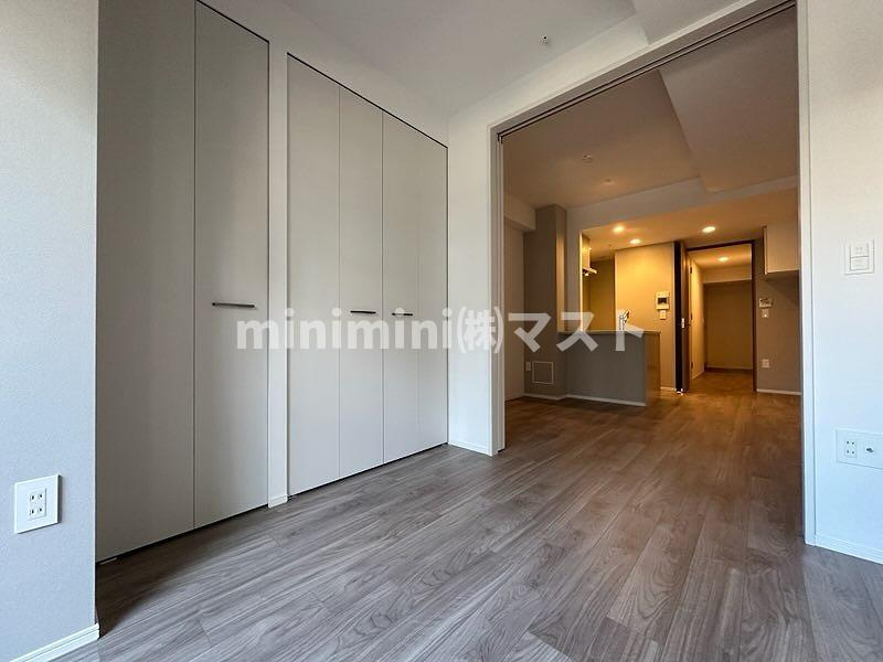 レジュールアッシュ谷町四丁目グランクラスの洋室