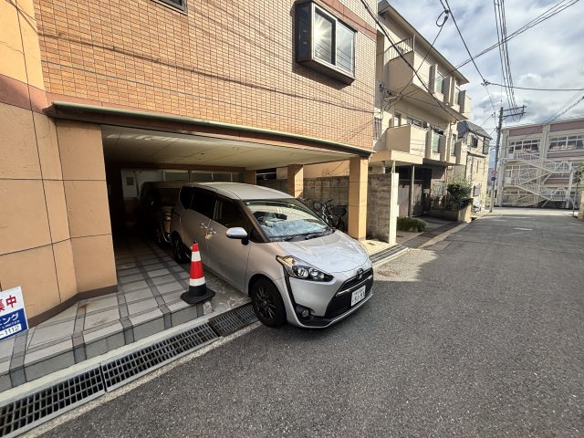 ヴィレッジ・リバー住吉の駐車場