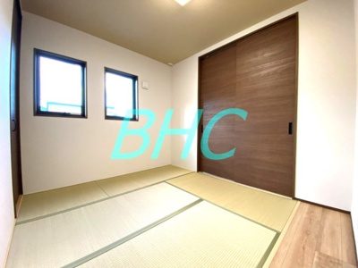 【和室】 | 南郷上山町 モデルハウス分譲220号地 | リビングと続き間である和室。いつも目の届くリビングのすぐそばにお子様を感じられ安心です。