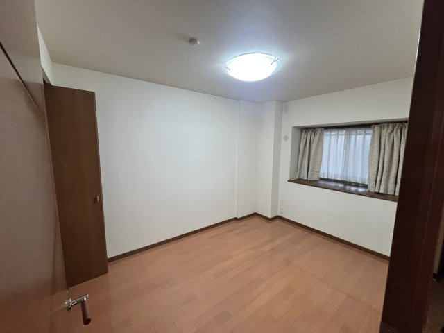 ポレスター城東の洋室