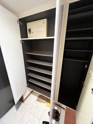 ポレスター城東の玄関