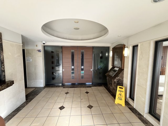 ポレスター城東のエントランス