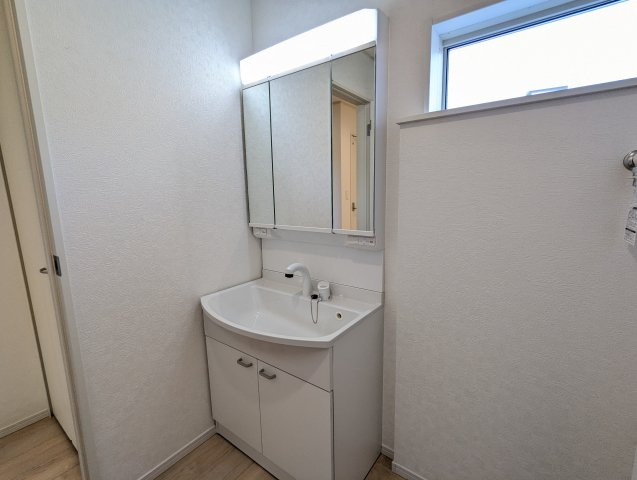 水戸市千波町　第16の洋室|洋室です。陽当たりが良くサッシにはペアーガラスを採用高い断熱性による省エネで快適な暮らしを～！（同施工物件）