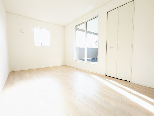 水戸市千波町　第16の洋室|陽当たりが良くサッシにはペアーガラスを採用高い断熱性による省エネで快適な暮らしを～！