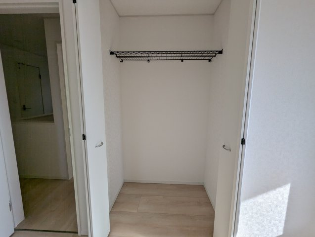 水戸市千波町　第16の収納|広々クローゼットがあり、お部屋をすっきりとお使いいただけます。