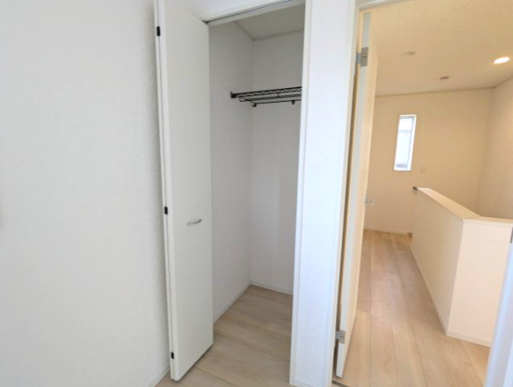 水戸市千波町　第16の玄関|衣類だけでなく、小物も上の棚に収納できて大変便利です！