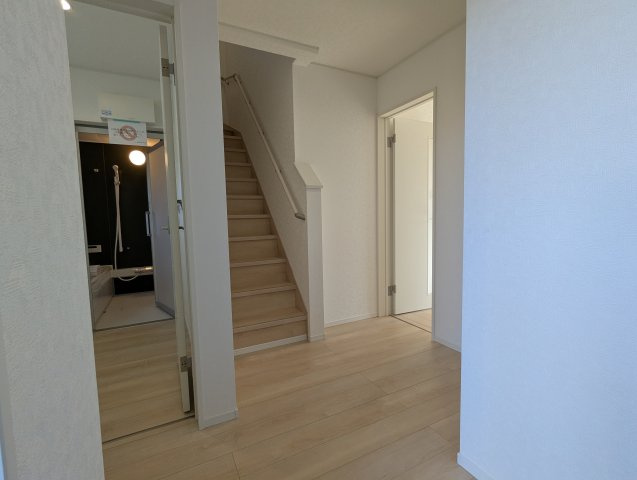 水戸市千波町　第16の居間・リビング|リビングです。一日の長い時間を過ごすリビング♪自然と家族が集まれる空間！家族団らんの時間を優しく見守るリビング～（同施工物件）