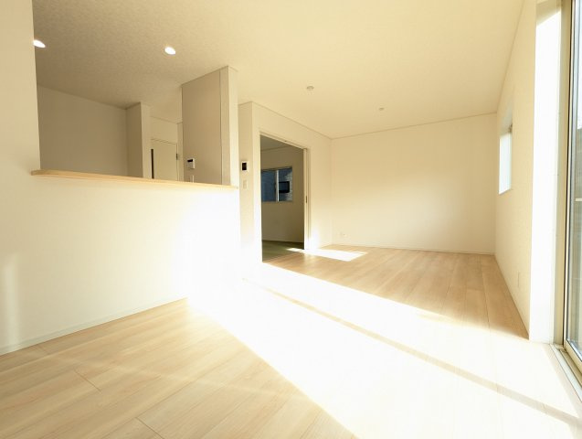 水戸市千波町　第16の居間・リビング|リビングです。一日の長い時間を過ごすリビング♪自然と家族が集まれる空間！家族団らんの時間を優しく見守るリビング～（同施工物件）