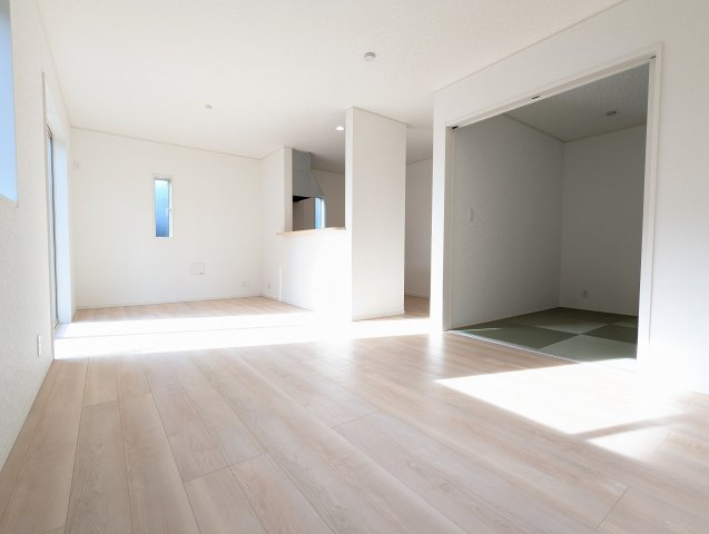 水戸市千波町　第16のキッチン|キッチンです。お洒落なカウンターキッチン♪カウンター越しからリビングが見渡せるので、お子様の様子を見守りながらお料理が作れる嬉しいカウンターキッチン♪（同施工物件）