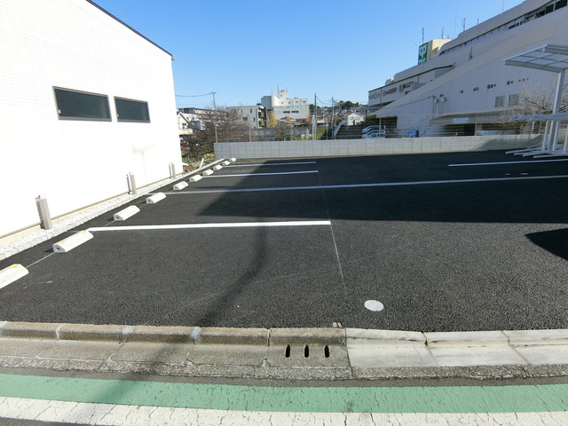 フェリス聖蹟Ⅵの駐車場|★敷地内駐車場あります★