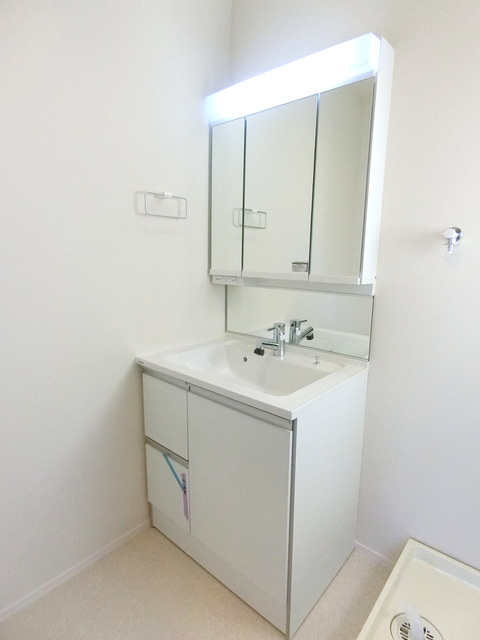 フェリス聖蹟Ⅵの洗面所|★三面鏡付きシャンプードレッサー洗面台です★