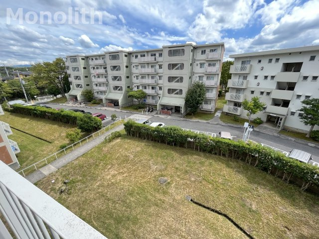 和泉市光明台３丁目の賃貸マンションのバルコニー