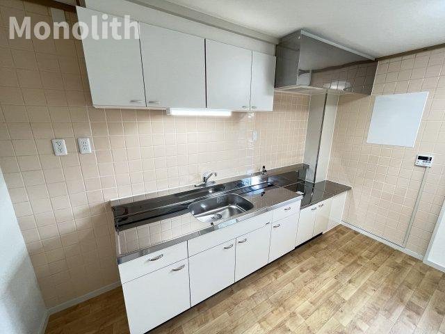 和泉市光明台３丁目の賃貸マンションのキッチン