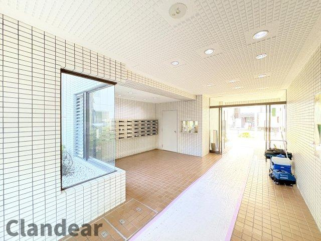 東向島リリエンハイムのエントランス|ドキドキの新生活も、安心してスタート。ぴったりの住まいを見つけませんか？クランディアが一緒に住まい選びをサポートします‼　まずは、お気軽にお問合せください　＃クランディア