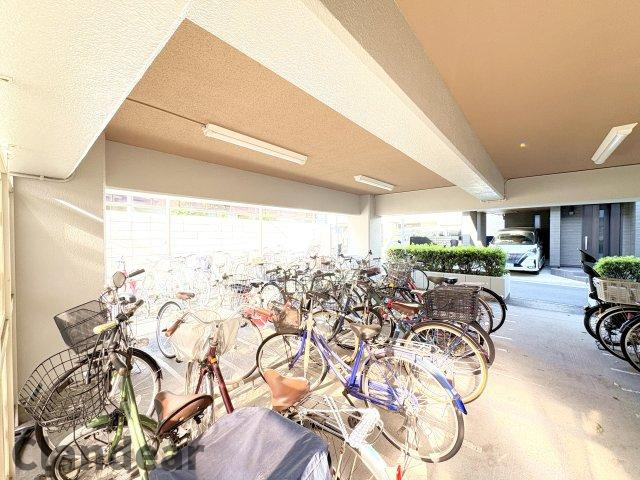 東向島リリエンハイムの駐輪場|ドキドキの新生活も、安心してスタート。ぴったりの住まいを見つけませんか？クランディアが一緒に住まい選びをサポートします‼　まずは、お気軽にお問合せください　＃クランディア