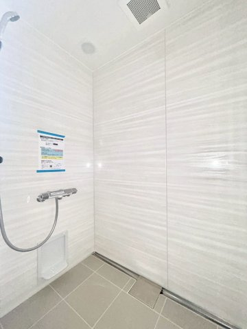 台東区松が谷1丁目　新築戸建の浴室|セカンドシャワールームを設置。素早くリフレッシュできます。

現地ご見学希望・資料請求などお気軽にお問い合わせ下さい！
03-5990-5201