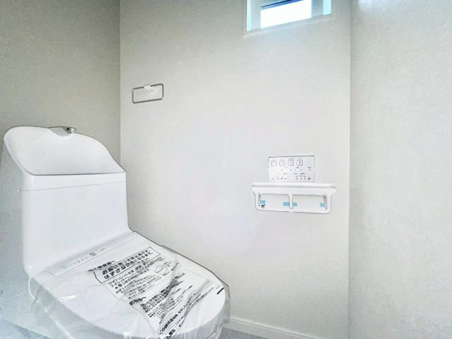 台東区松が谷1丁目　新築戸建のトイレ|ウォシュレット付きのトイレはいつも快適！

現地ご見学希望・資料請求などお気軽にお問い合わせ下さい！
03-5990-5201