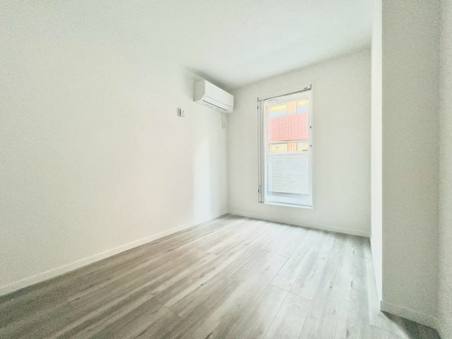 台東区松が谷1丁目　新築戸建の洋室|南向きのため、どのお部屋にもしっかりと日差しが差し込みます。

現地ご見学希望・資料請求などお気軽にお問い合わせ下さい！
03-5990-5201