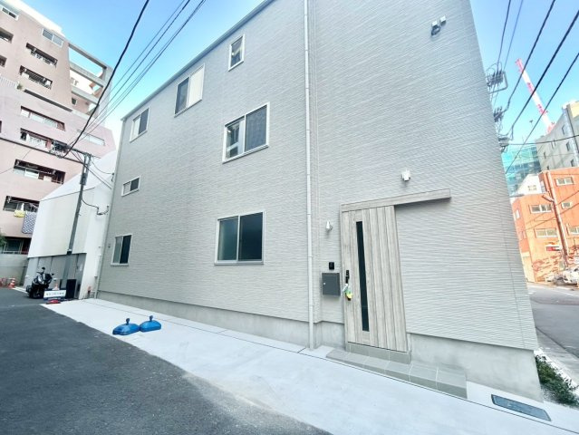 台東区松が谷1丁目　新築戸建の外観|清潔感のあるシンプルな外観が特徴の新築戸建。

現地ご見学希望・資料請求などお気軽にお問い合わせ下さい！
03-5990-5201