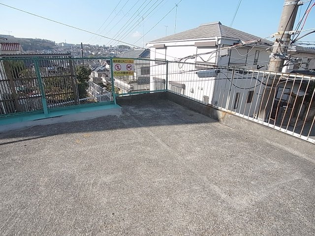 オレンジマンションのその他共用部分|敷地内にバイクや自転車停めれます