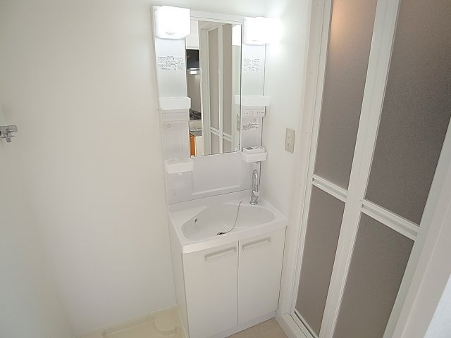 オレンジマンションの洗面所|洗面台も入れ替え済