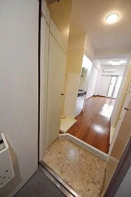 カルム本郷の玄関|※別室参考写真です。